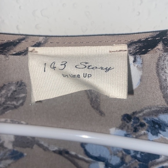 Women’s kimono/cardigan, 143 story by lineup gray with blue flowers p1 - Picture 3 of 6